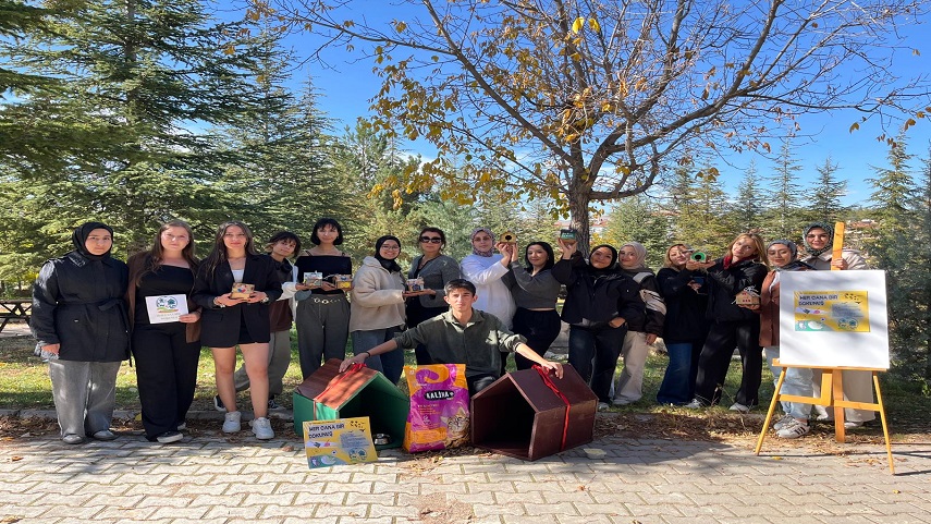 Fotoğrafçılık ve Kameramanlık Öğrencilerinden Can Dostlara Sıcak Bir Dokunuş