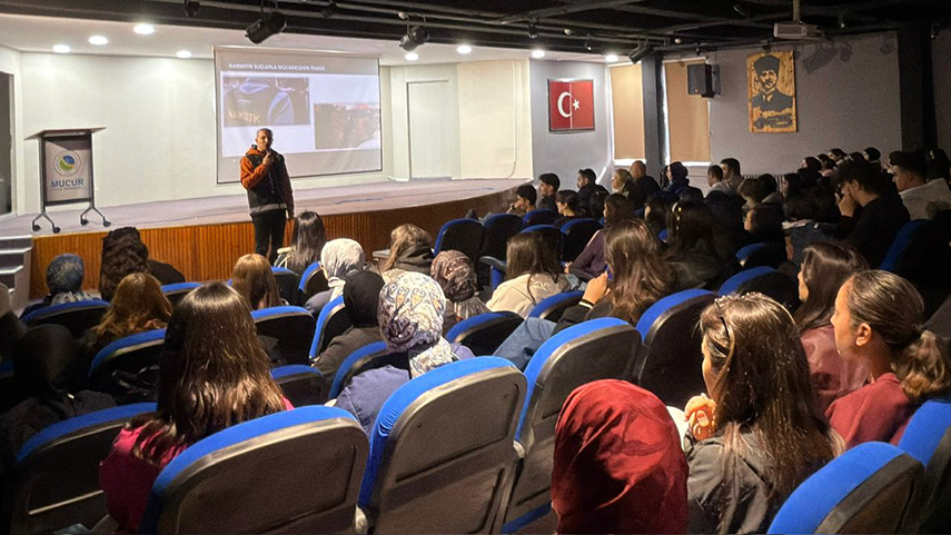 Meslek Yüksekokulumuzda Madde Bağımlılığına Karşı Bilinçlendirme Toplantısı Gerçekleştirildi